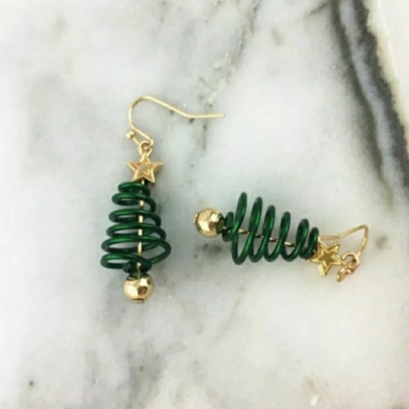 None Jewelry - Green Spiral Holiday Christmas Tree Dangle Drop Earrings